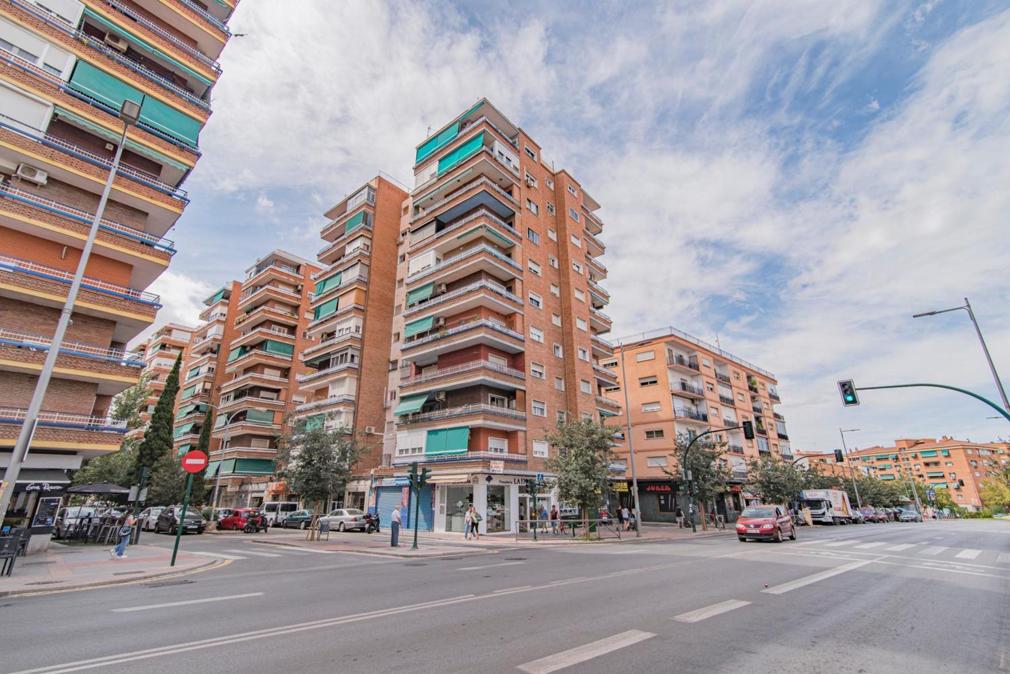 Delfin Retreat Con Terraza Junto A Parada De Metro Granada Exterior foto
